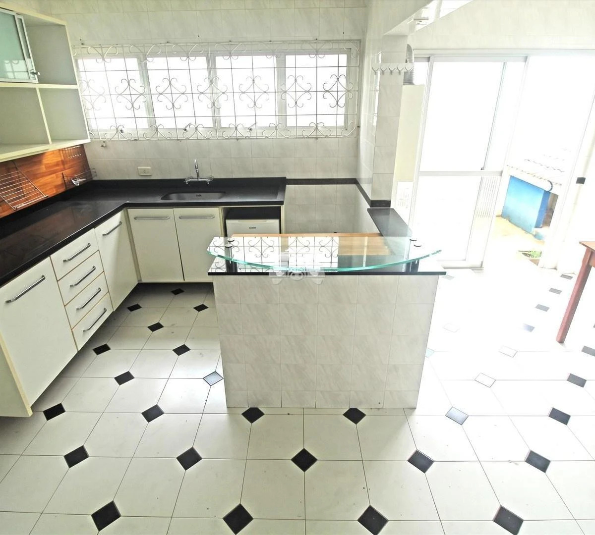 3-bedroom house with a grill on the balcony in Curitiba
