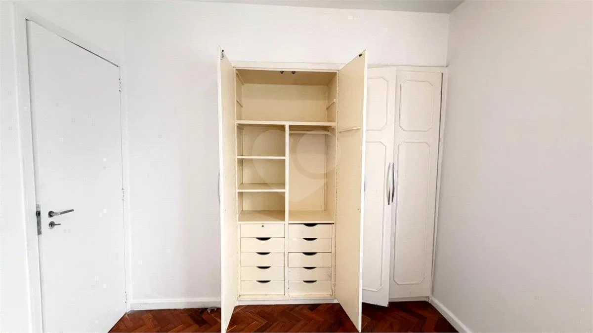 Wood or laminate floors in a 3-bedroom apartment, 91 m² — photo 38
