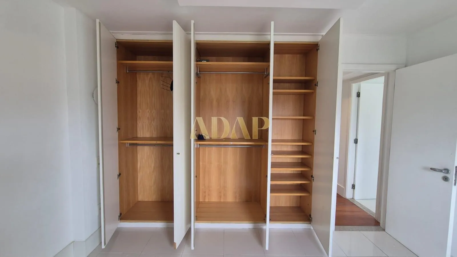 Камін та 3 спальні: квартира 123 м² — photo 16