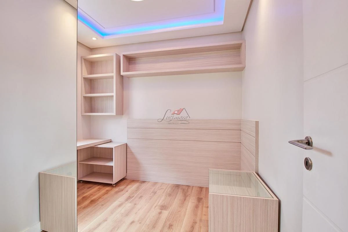 Balcony with a grill in a 2-bedroom apartment, 129 m² — photo 25