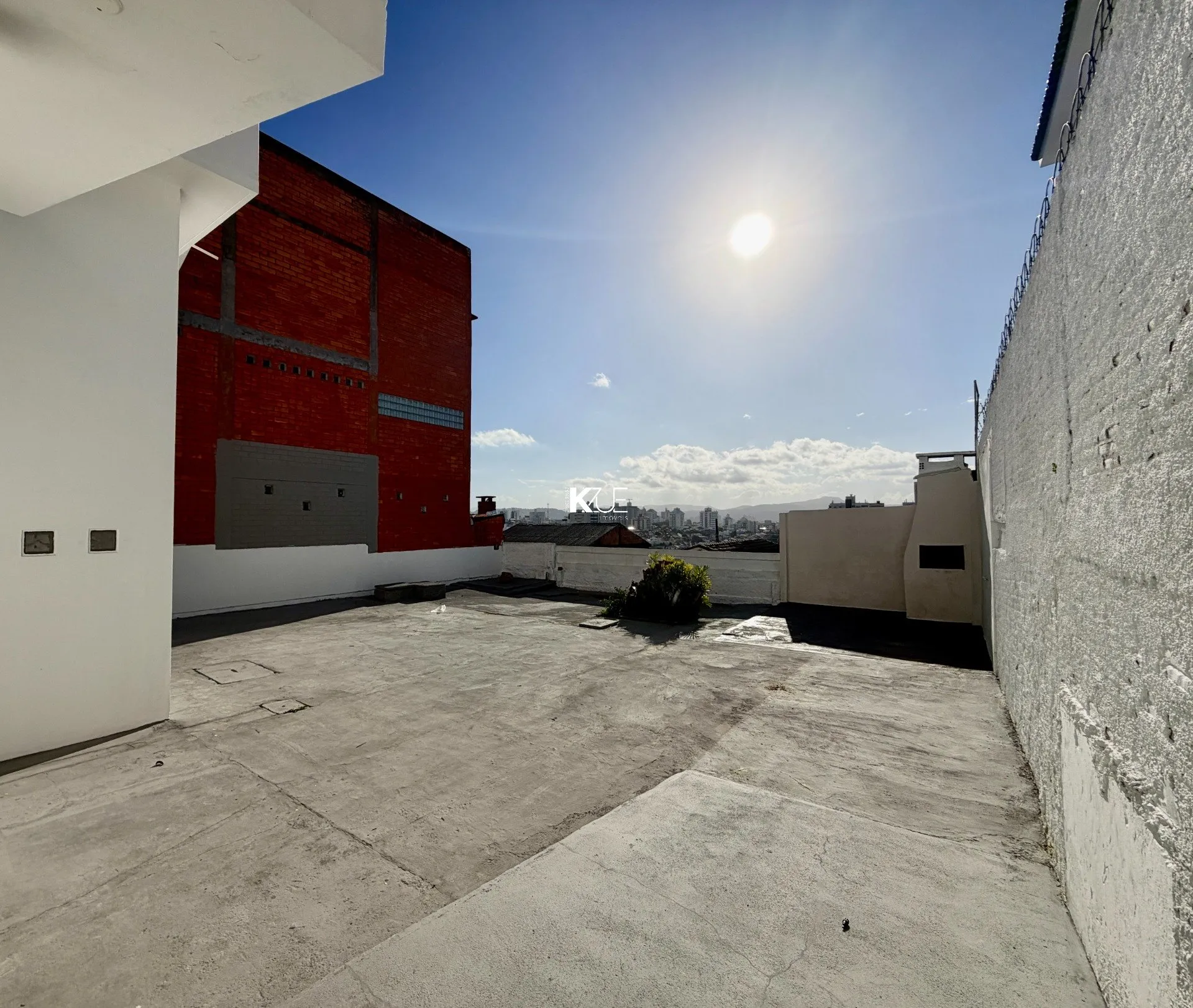 3-bedroom house with a suite, 324 m² total area