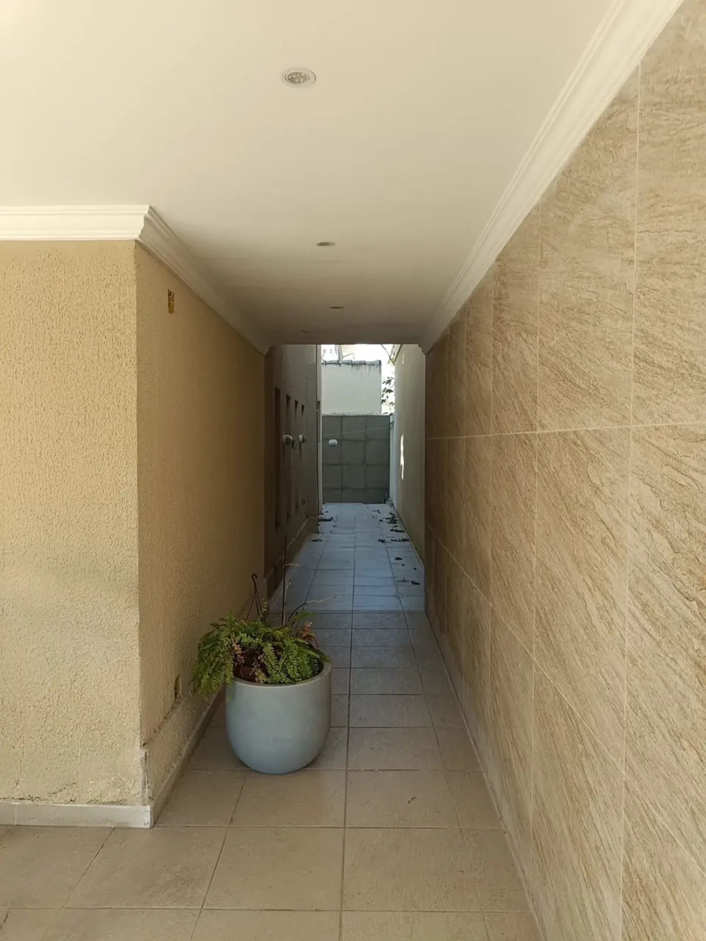 House with 4 bedrooms and 5 bathrooms — photo 44