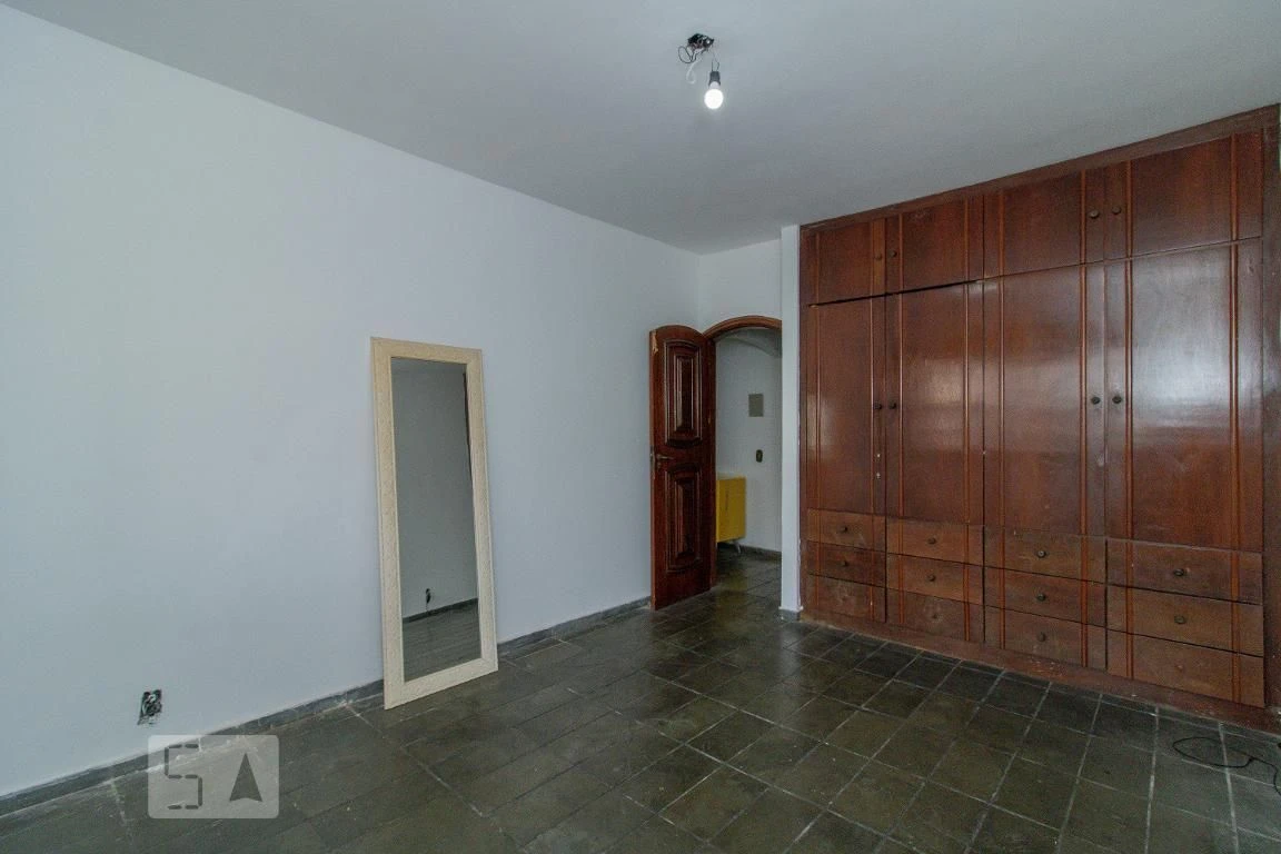 Rental house with 4 bedrooms and a private garden — photo 19