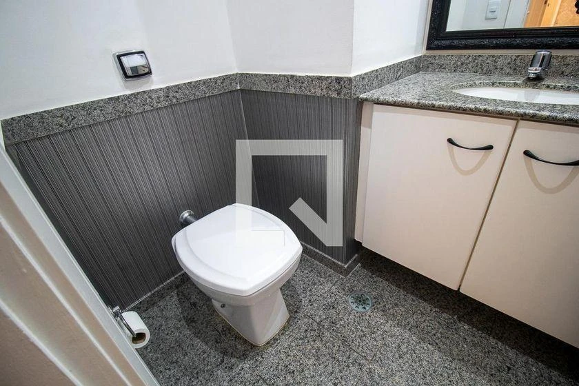 Bathtub in a 3-bedroom apartment, 176 m² — photo 22