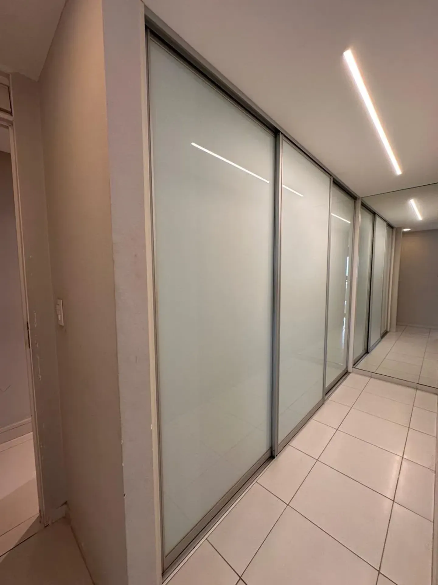 Furnished 180 m² apartment with 3 en-suites and balcony — photo 17