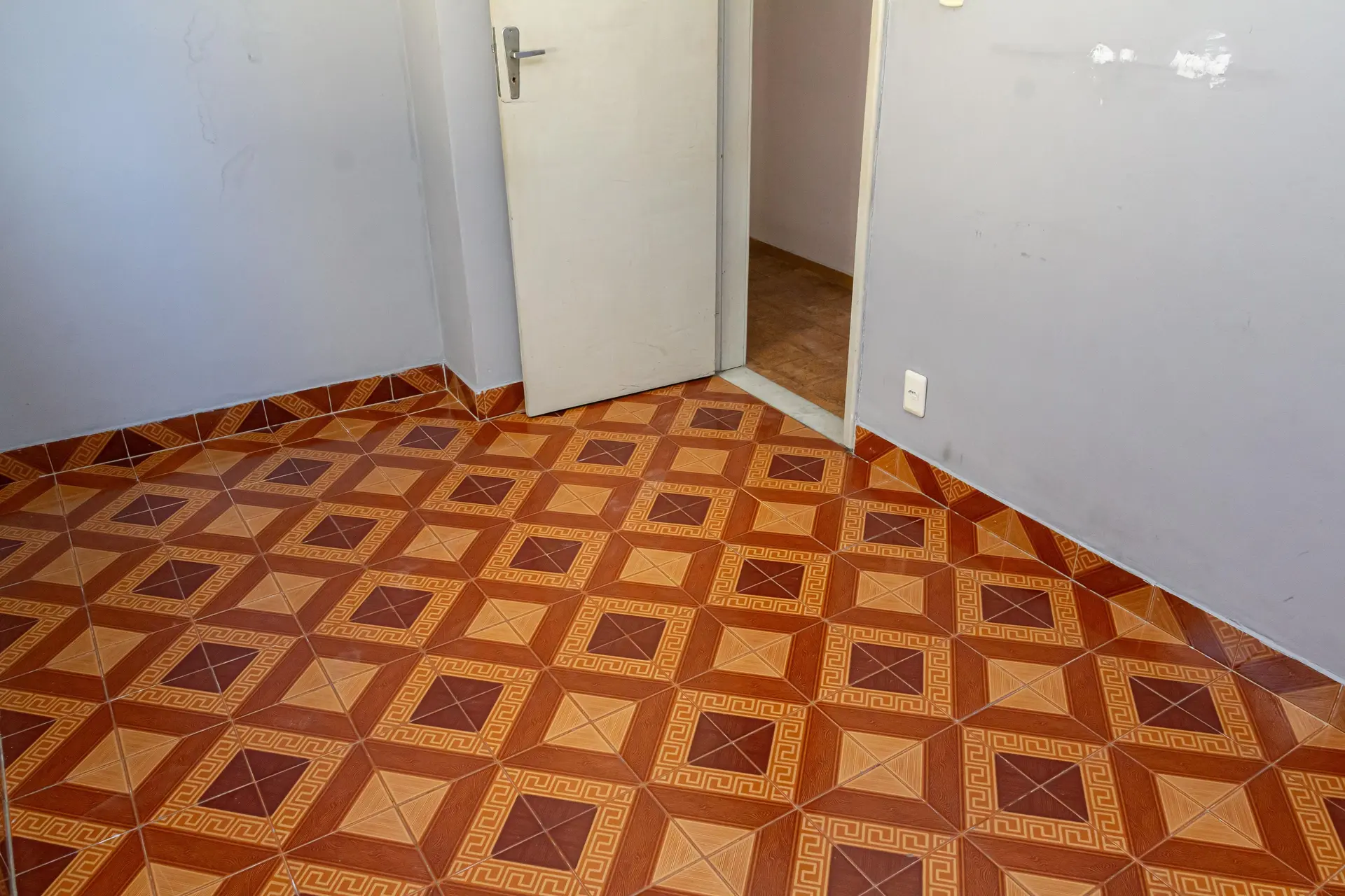 2-bedroom rental apartment with 1 bathroom and parking — photo 60