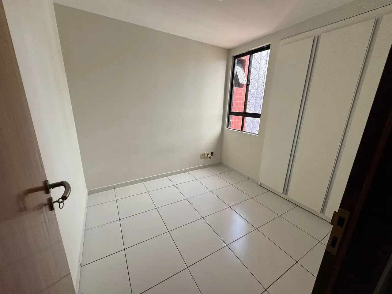Unfurnished 100 m² apartment with 4 bedrooms and 2 en-suites — photo 4