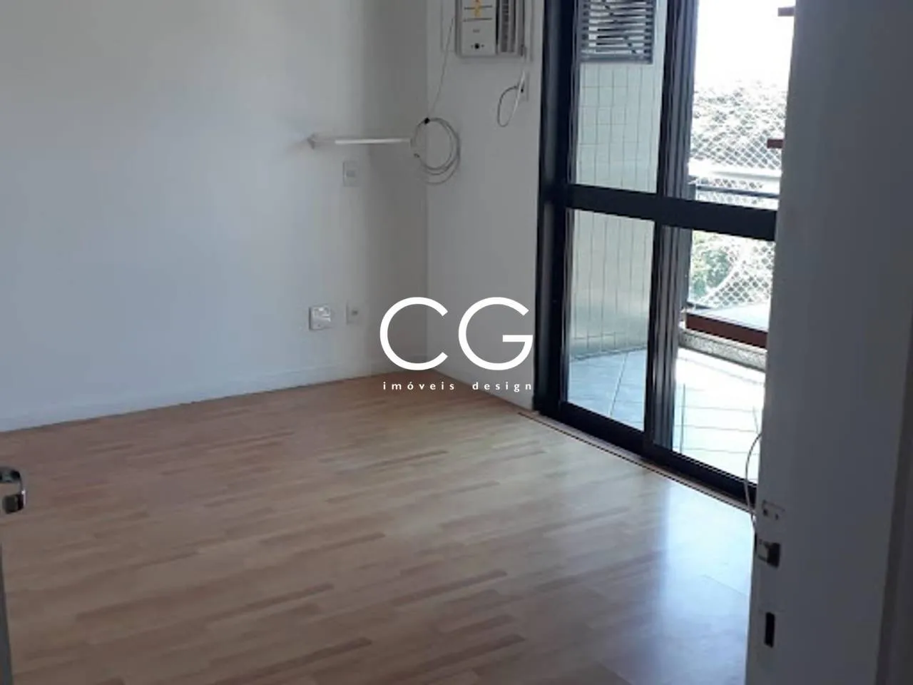 Rental apartment with 4 bedrooms and 240 m² with wood floors — photo 5