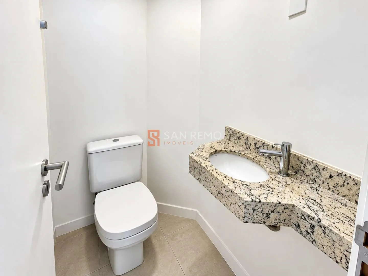 2-bedroom apartment in a building with a gym — photo 15