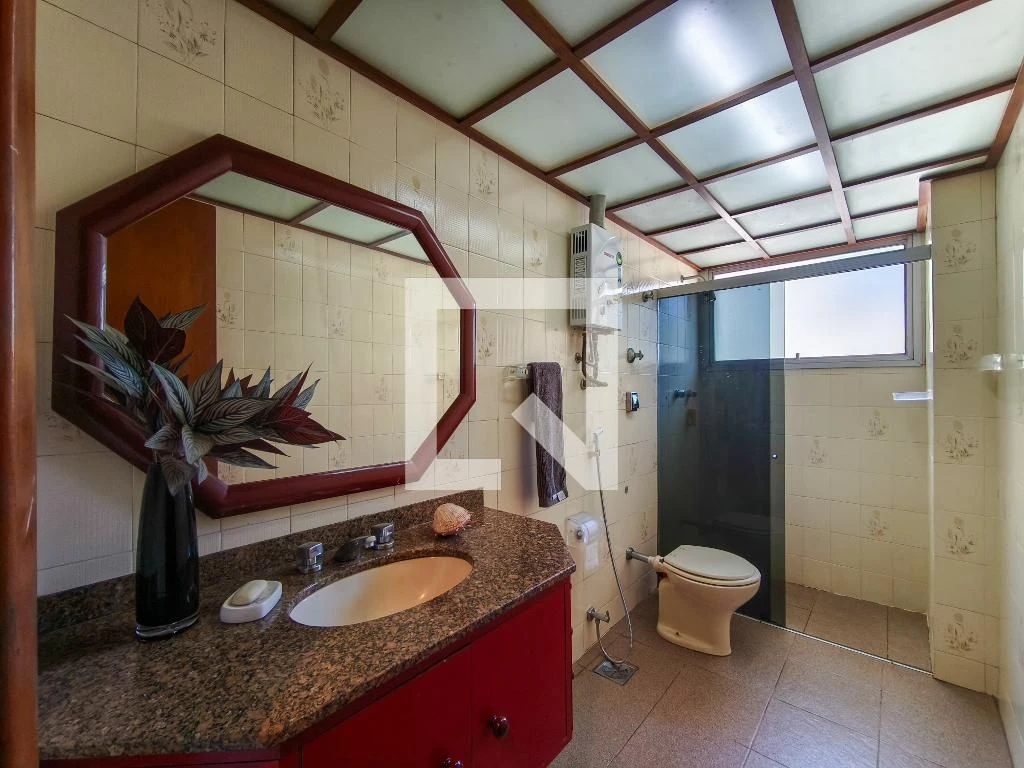 Furnished 4-bedroom apartment with balcony — photo 26