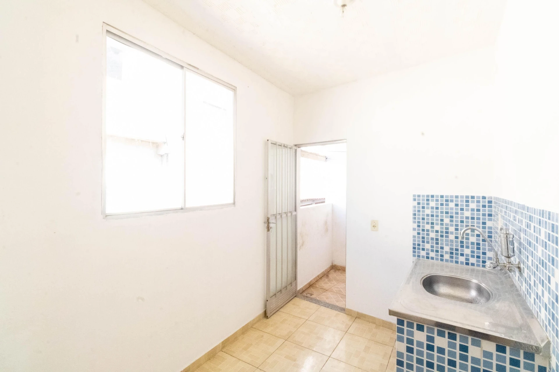 Estúdio com cozinha separada, 1 quarto e 1 banheiro — photo 2