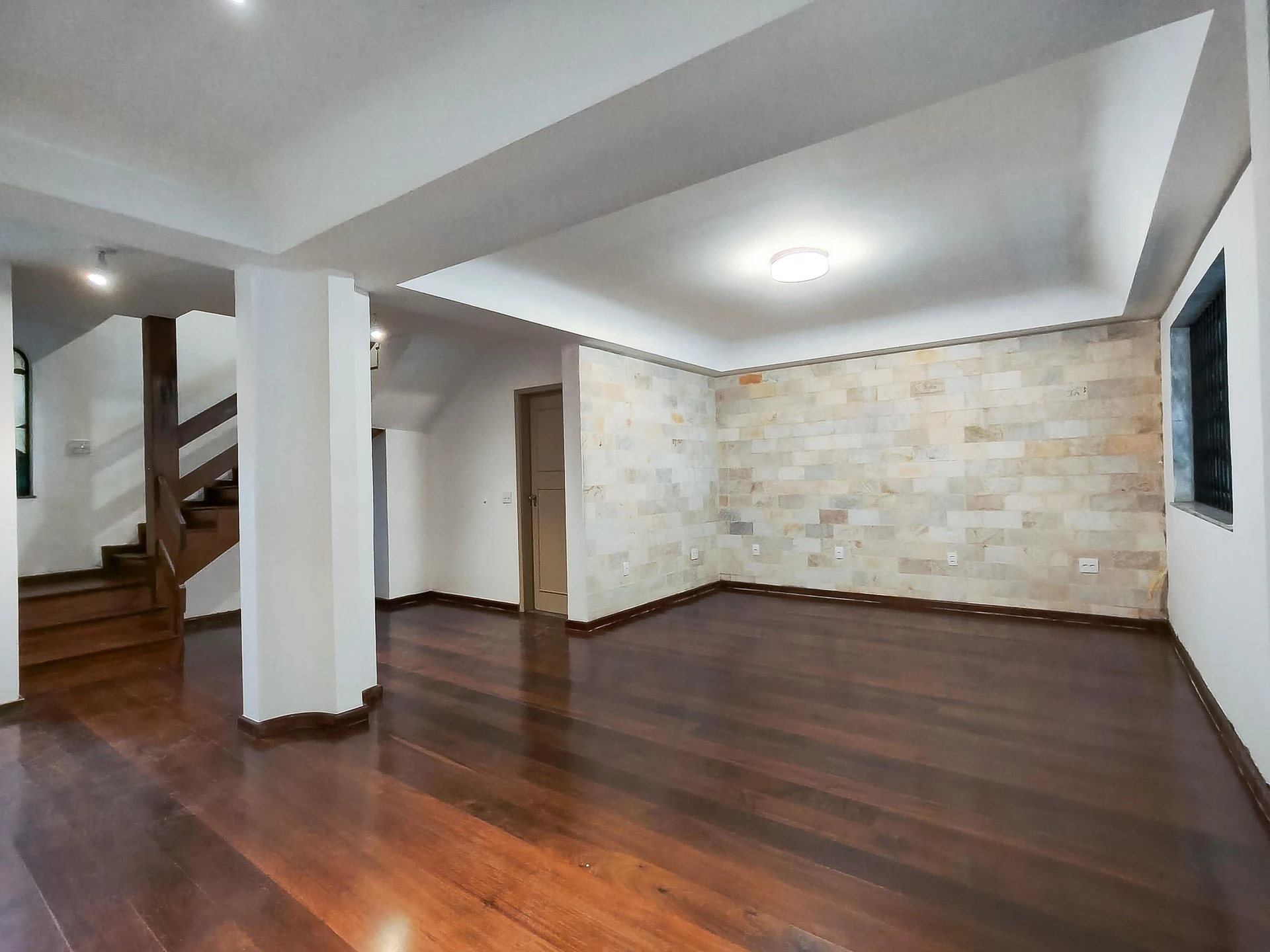 House for rent with 5 bedrooms and 8 bathrooms — photo 3