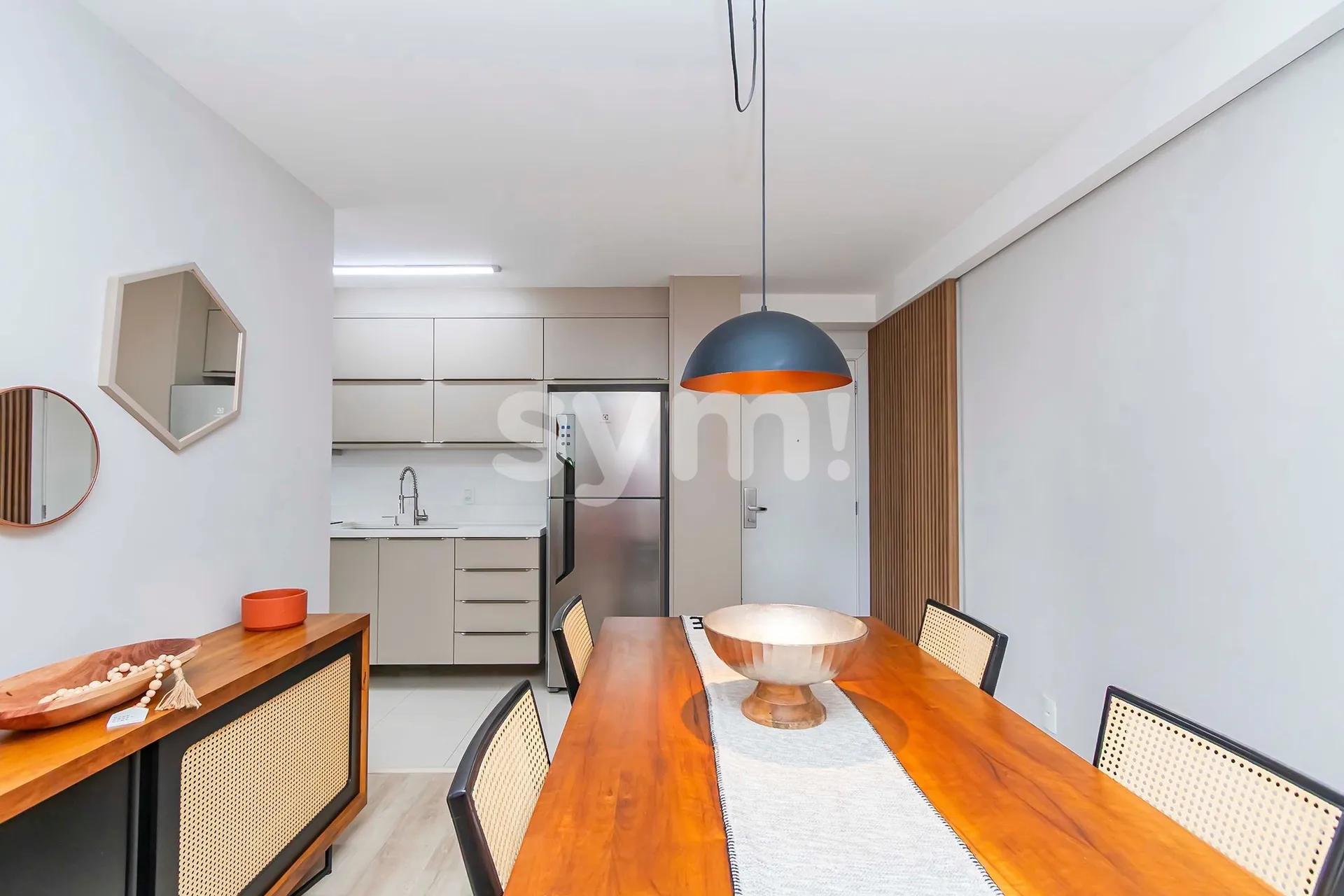 Furnished 2-bedroom apartment with a balcony grill — photo 10