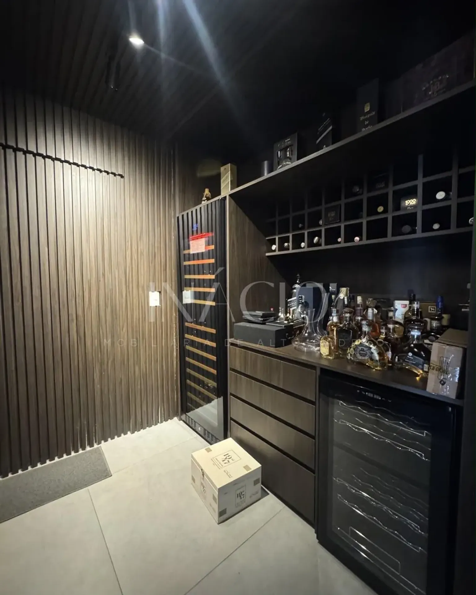 Furnished house, 600 m², with floor-to-ceiling windows — photo 22