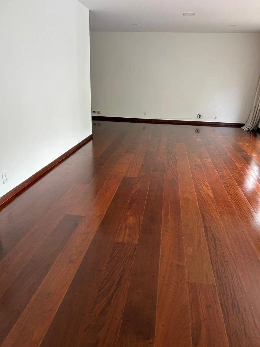 4-bedroom apartment with a walk-in closet — photo 15