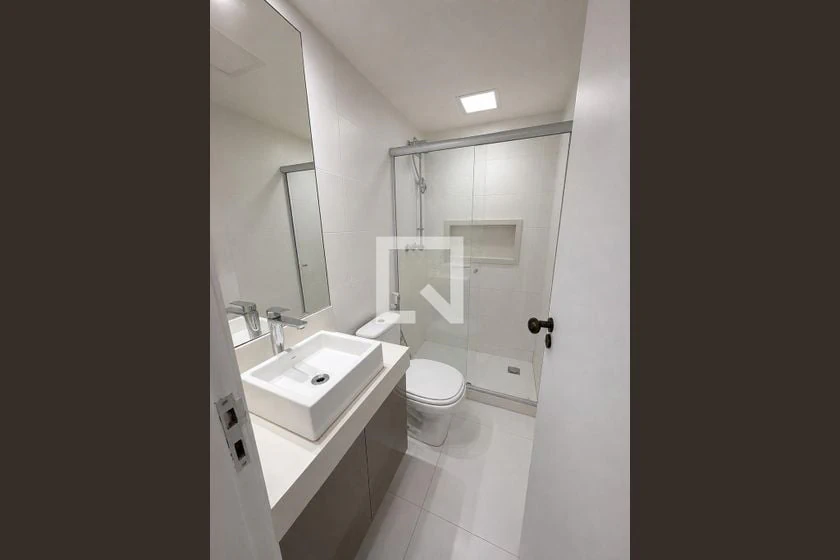 3-bedroom apartment in a building with a gym — photo 10