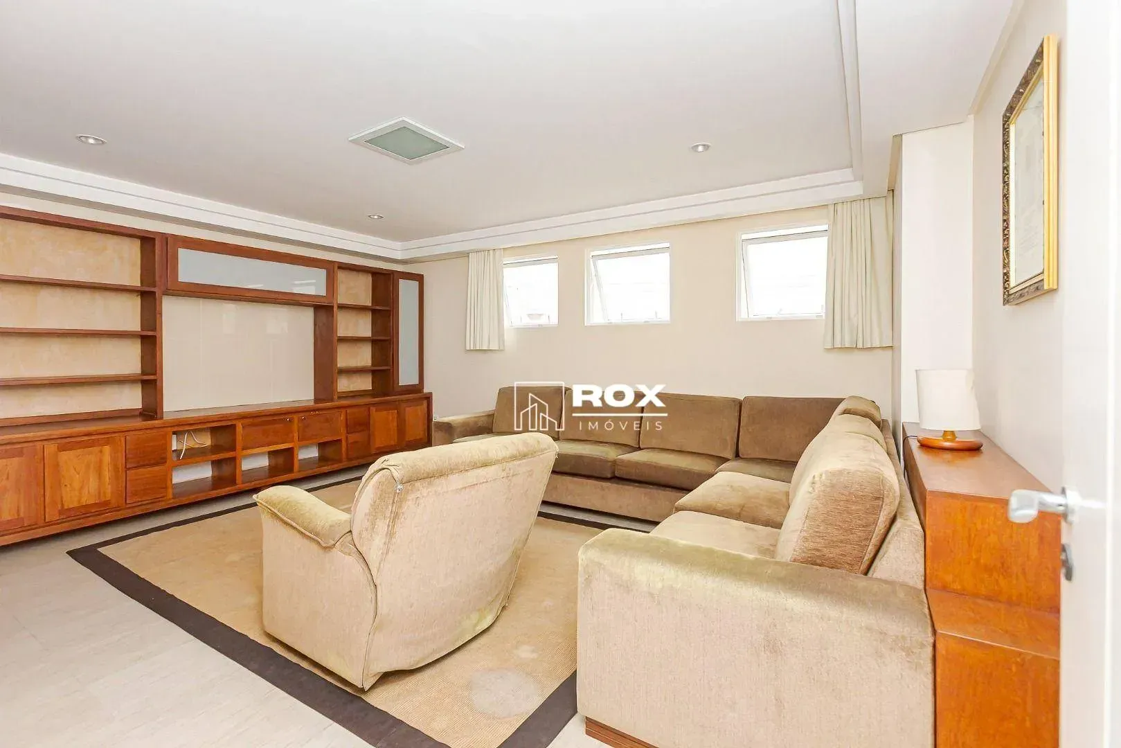 Unfurnished 598 m² house with 6 parking spaces — photo 12