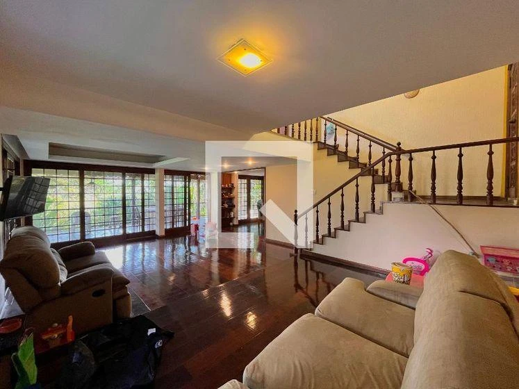 Furnished house, 350 m², with a glass-enclosed balcony — photo 4