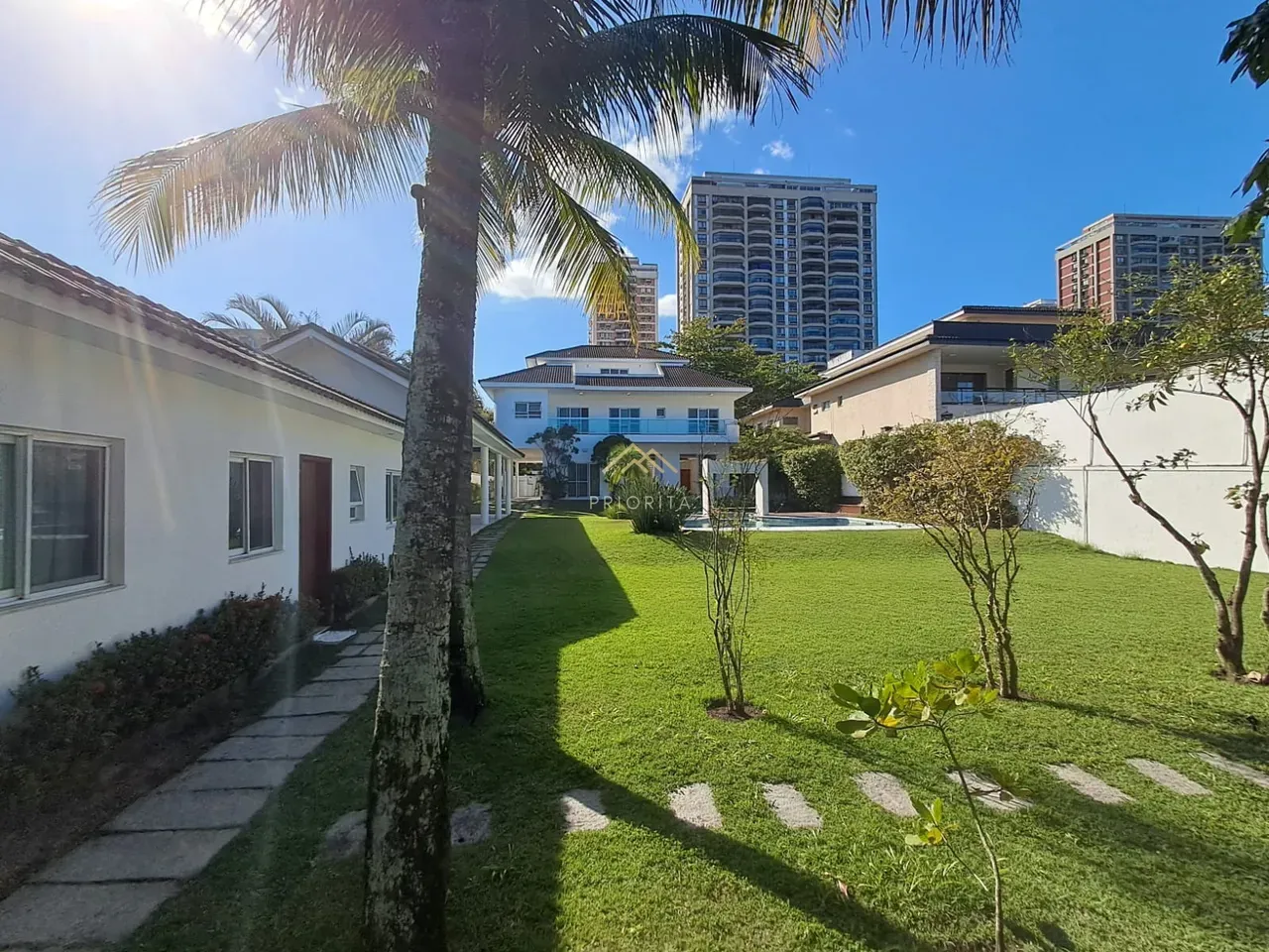 Casa em condomínio fechado com 6 quartos e 13 banheiros — photo 2
