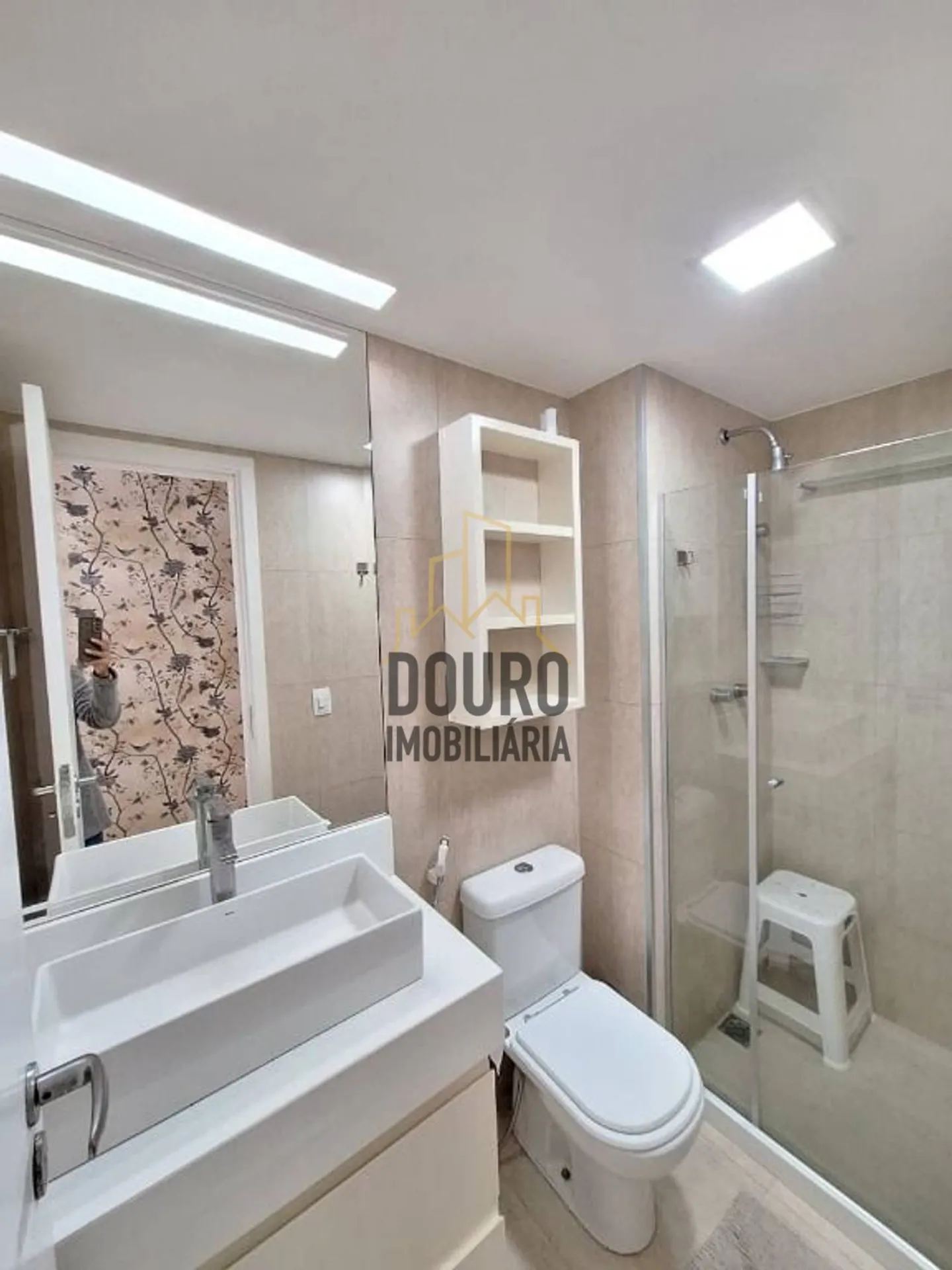 Furnished 2-bedroom apartment with enclosed balcony — photo 8