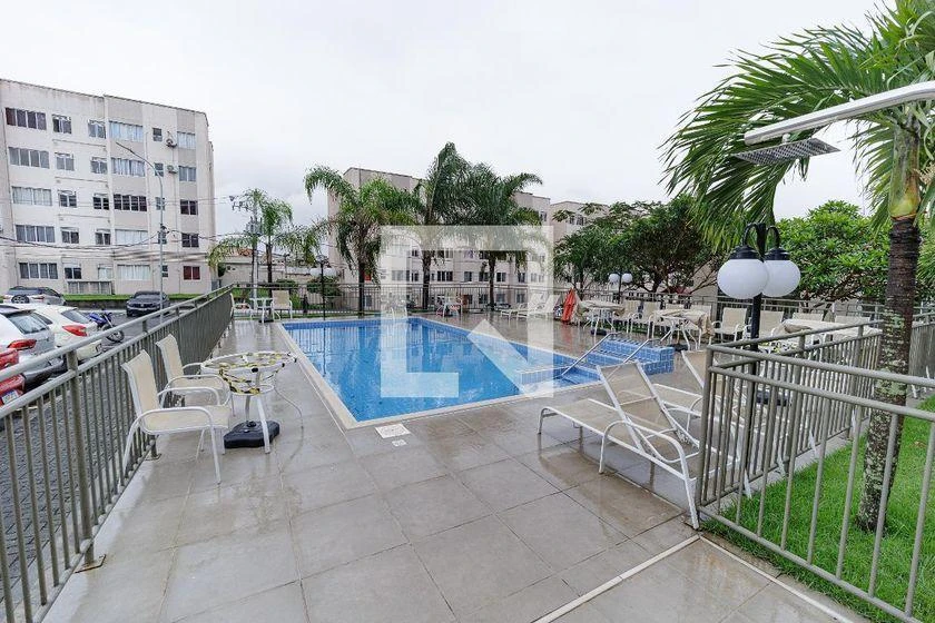 2-bedroom apartment in a building with a pool — photo 20
