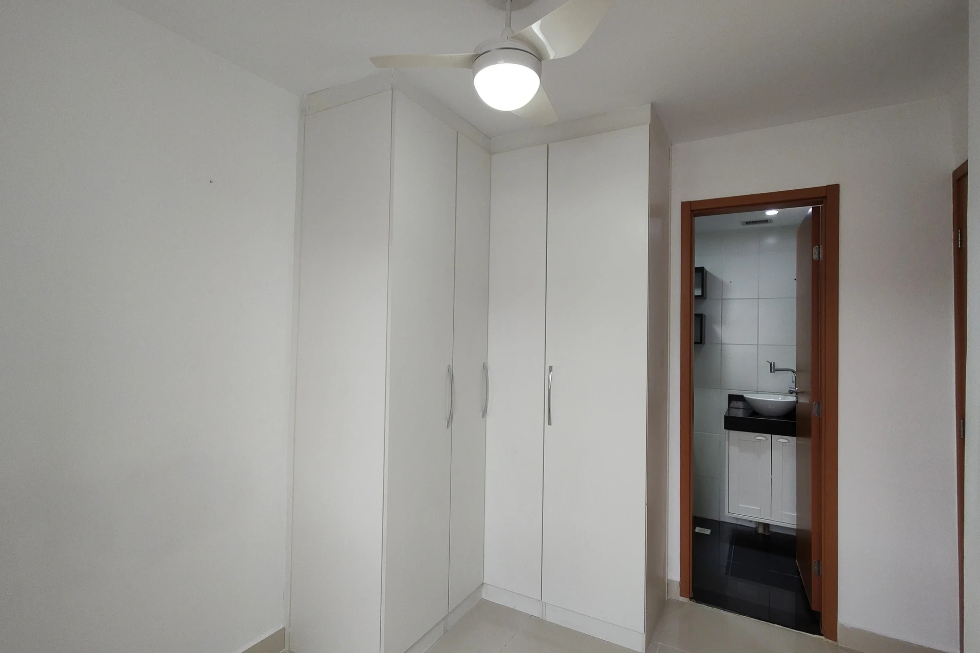 2-bedroom apartment in a building with a gym — photo 41
