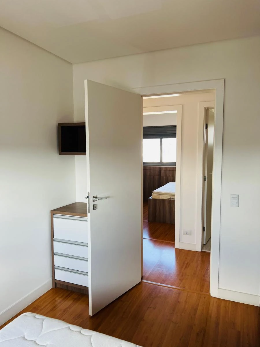 Apartamento de 190 m² con 3 dormitorios y ventanales amplios — photo 21
