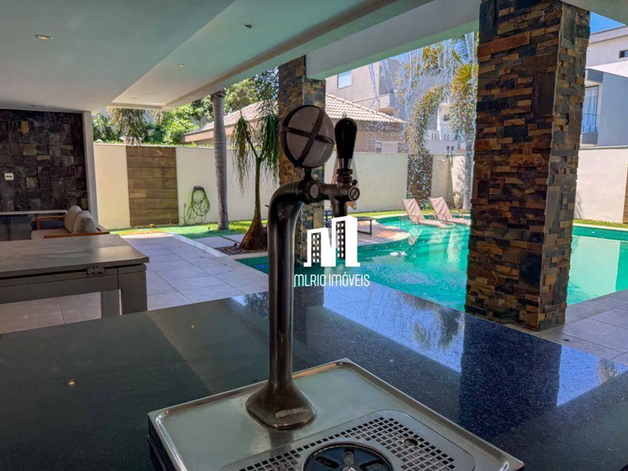 Furnished 626 m² house with 5 bedrooms and grill — photo 15