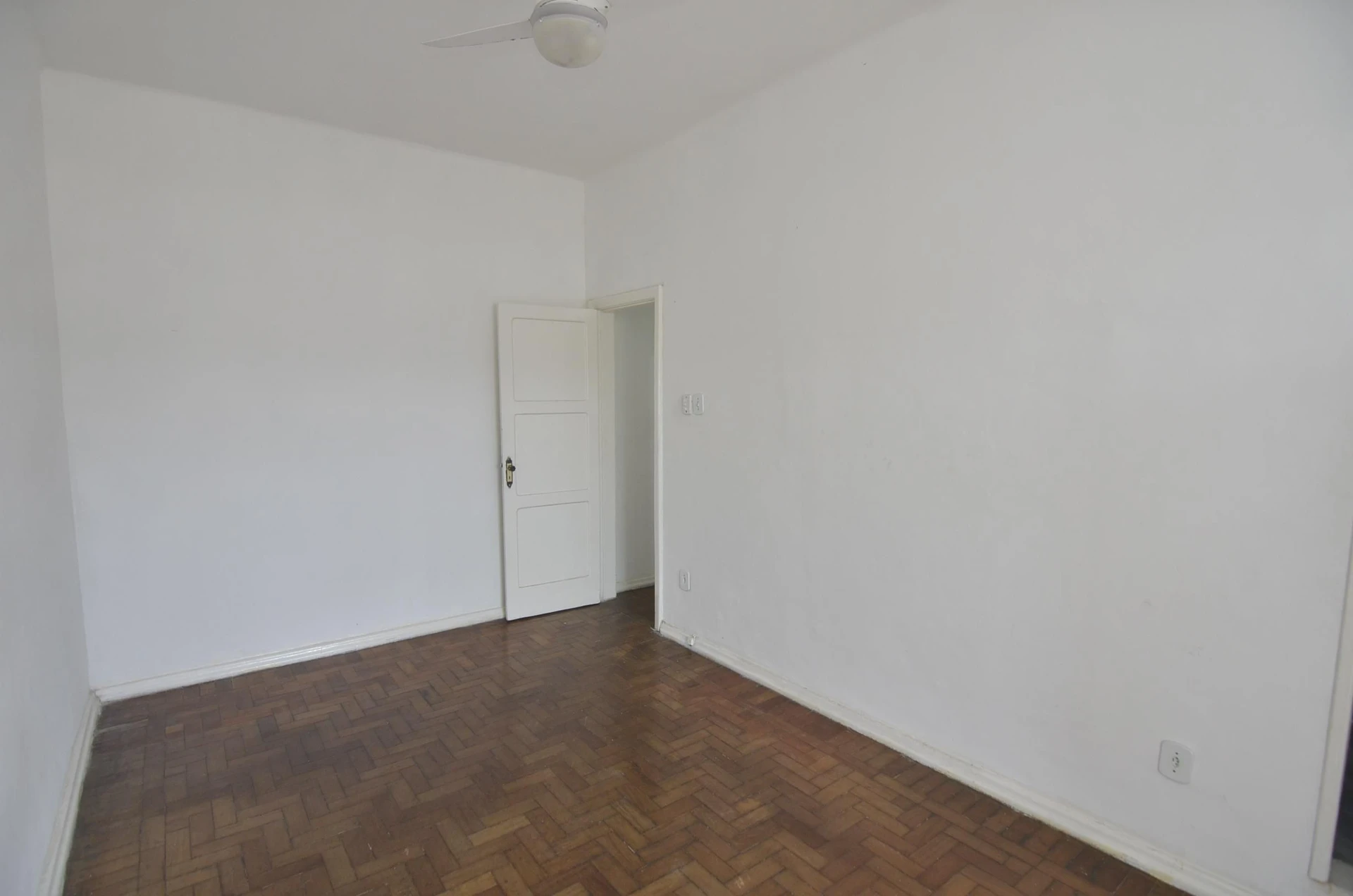 Apartment, 85 m², with wood or laminate floors — photo 21