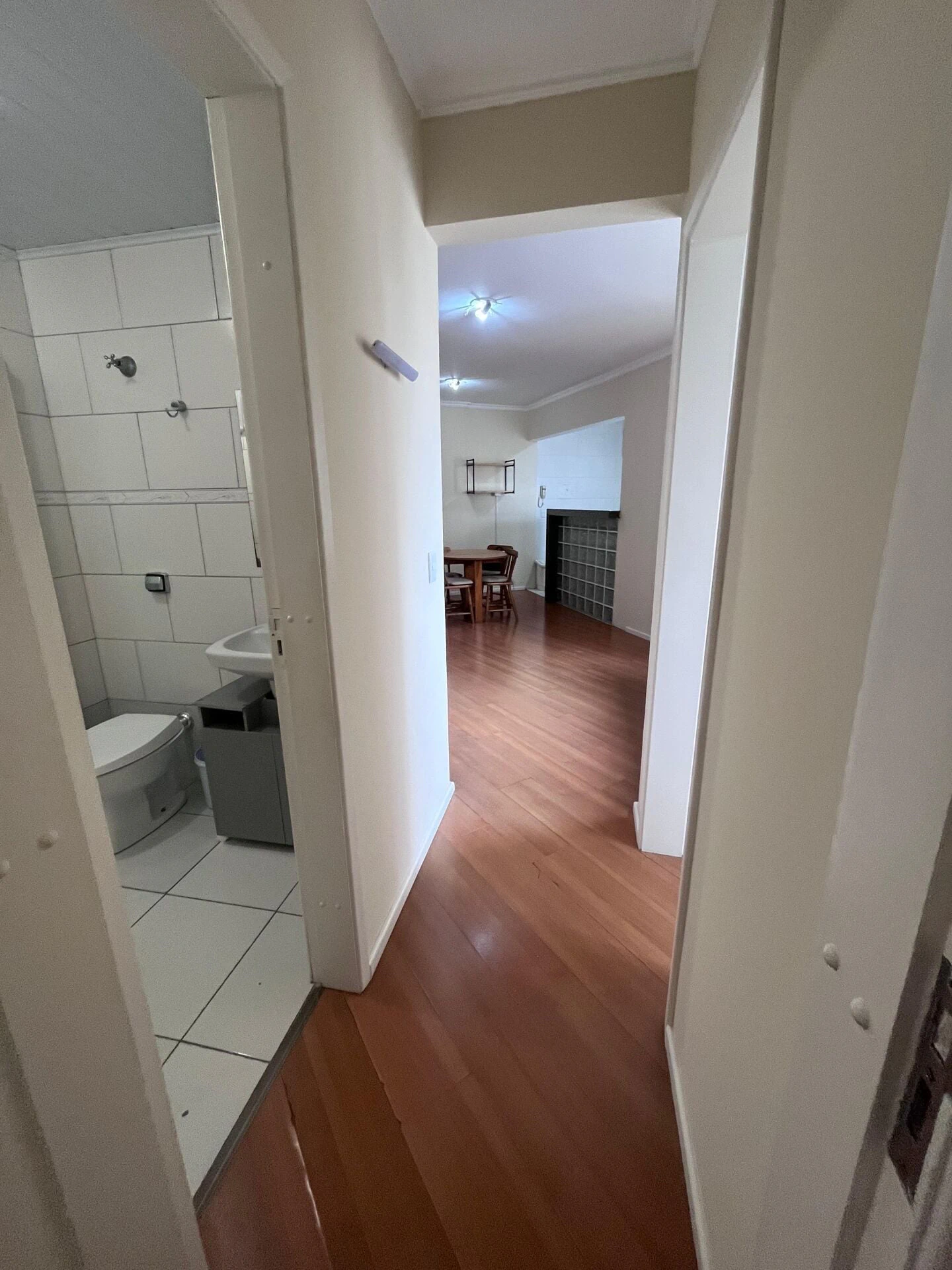 2-bedroom apartment with wood or laminate floors in Curitiba — photo 26