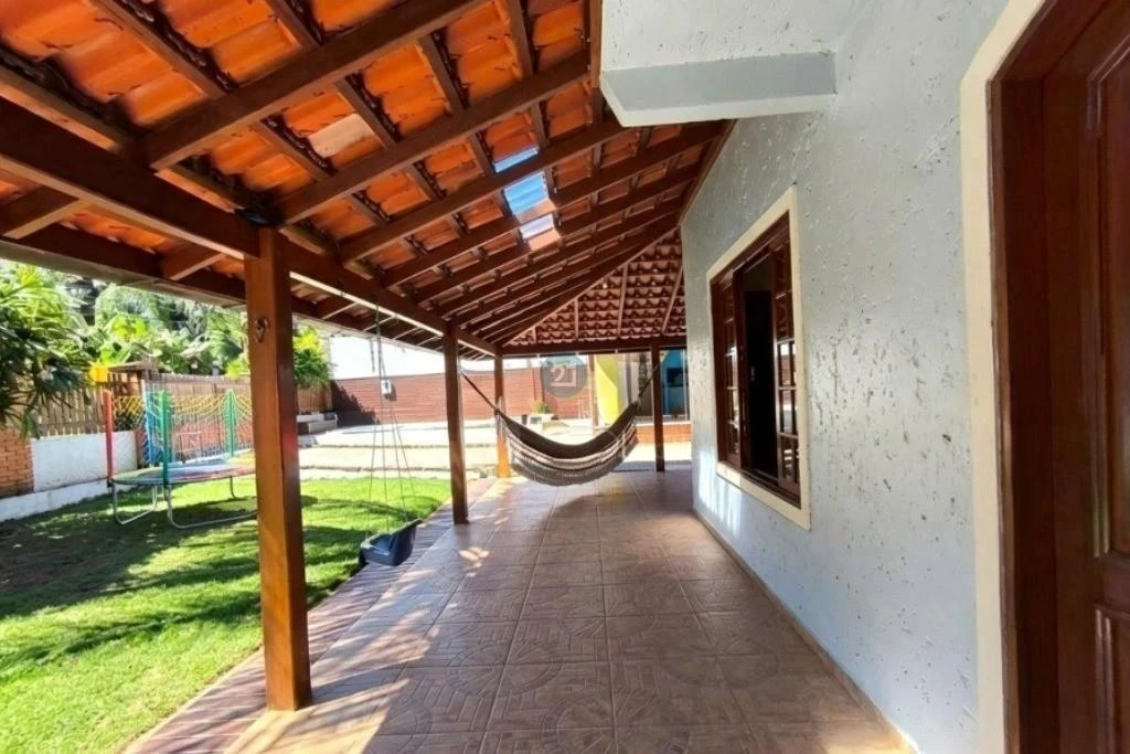 House with 4 bedrooms, 2 baths and private pool