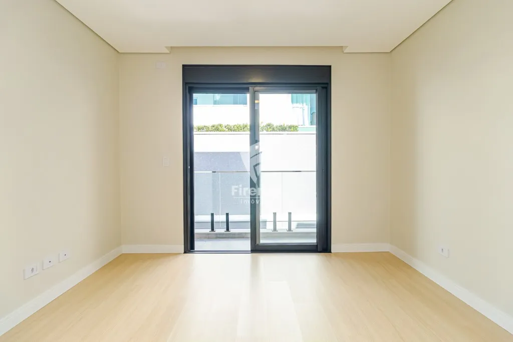 Furnished house with 4 bedrooms and 320 m² — photo 15