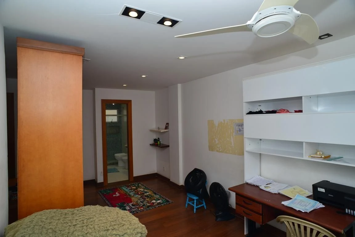 Furnished apartment, 300 m², with a glass-enclosed balcony — photo 48