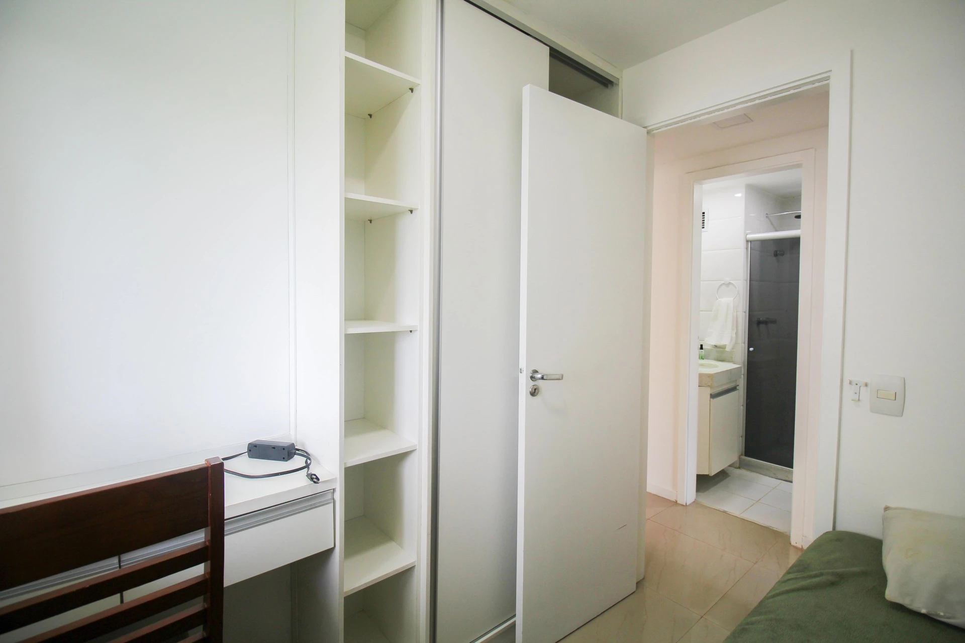 Apartamento mobiliado com 2 quartos e varanda envidraçada — photo 59