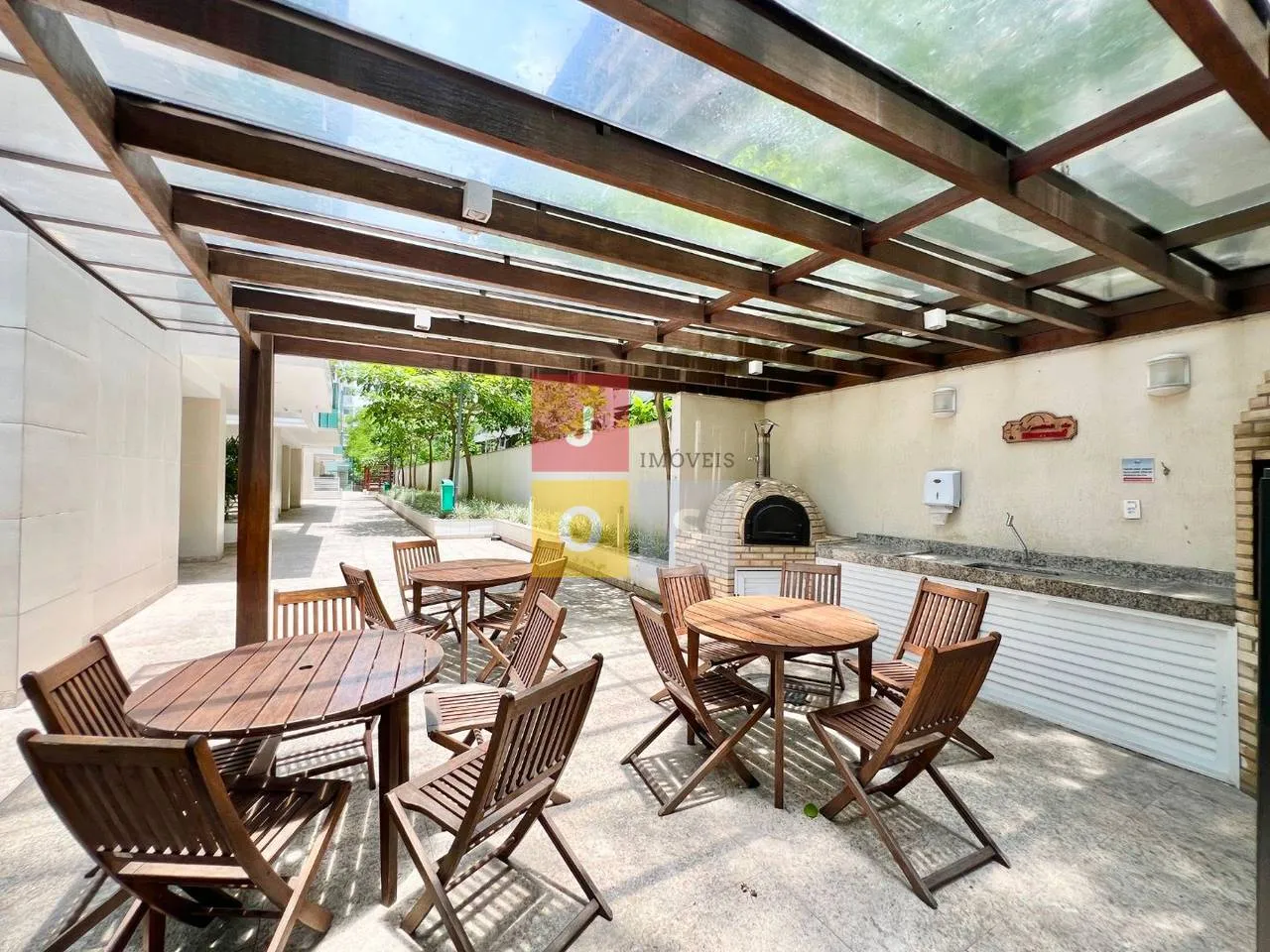 Furnished 4-bedroom suite apartment with 156 m² — photo 19