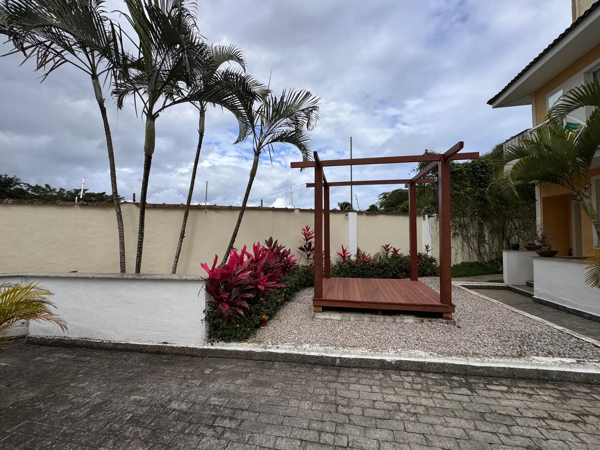 4-bedroom apartment with balcony and private BBQ grill — photo 21