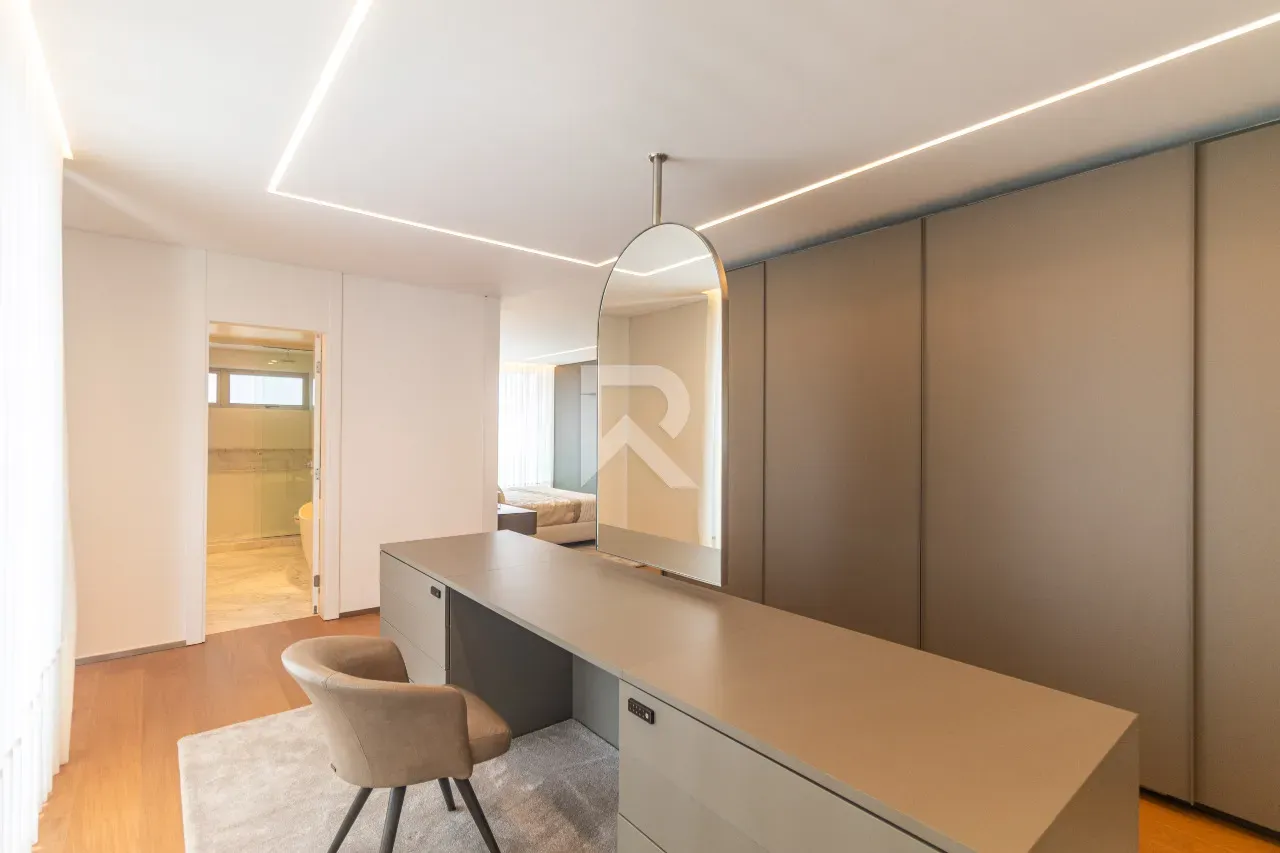 Apartment with 3 en-suite bedrooms and open kitchen — photo 33