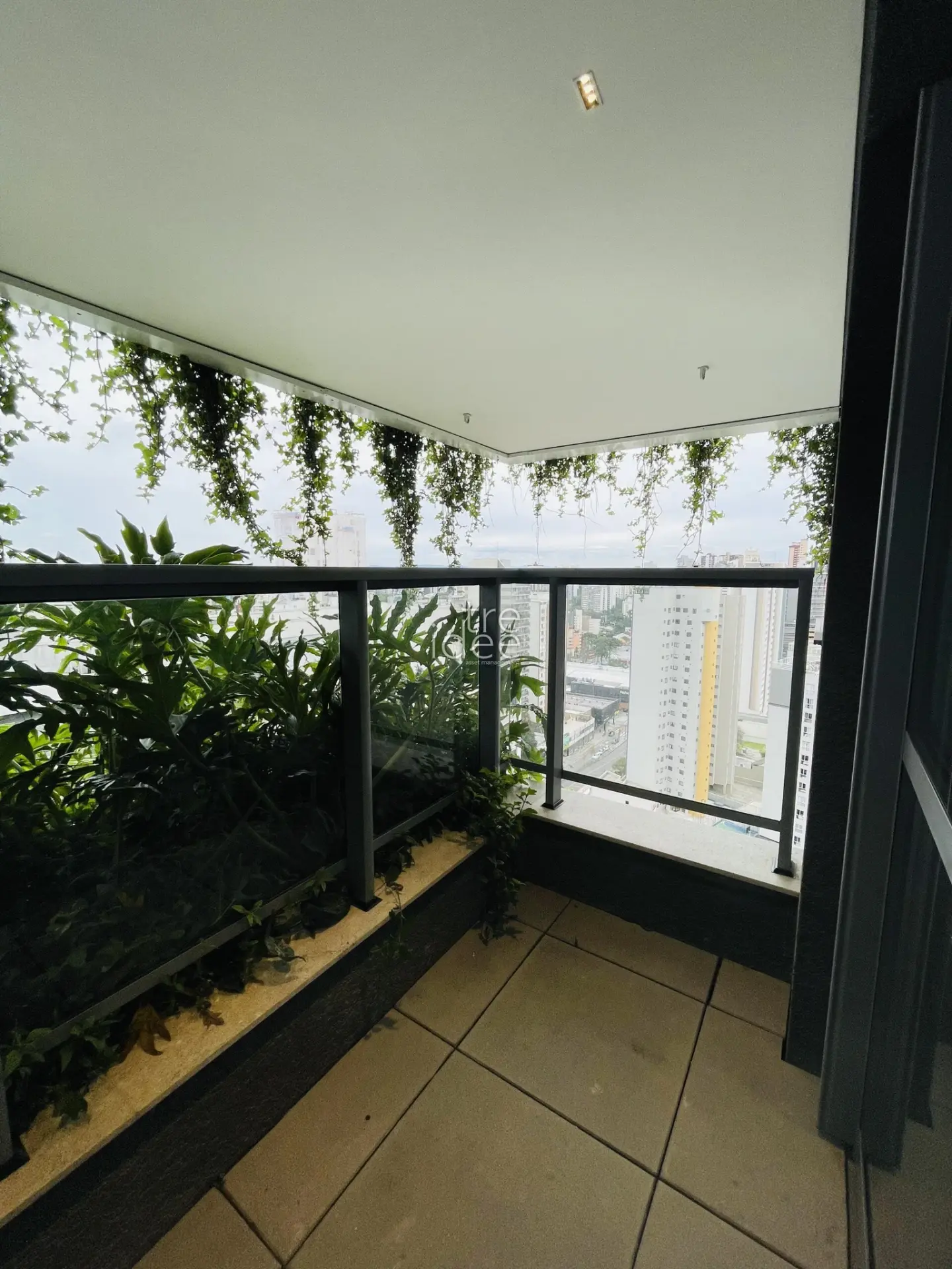 Furnished apartment, 80 m², with floor-to-ceiling windows — photo 5