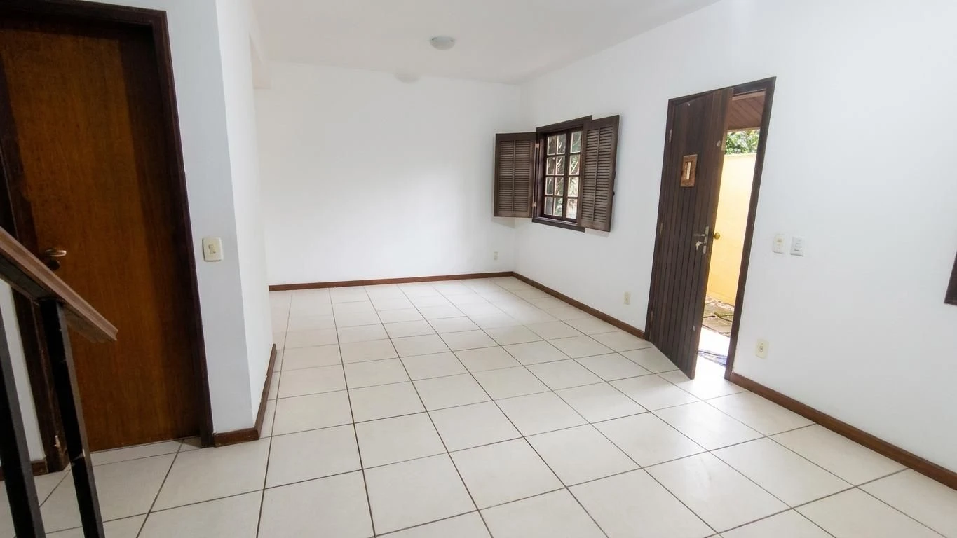 House with 3 bedrooms, 1 en-suite and 4 bathrooms — photo 8