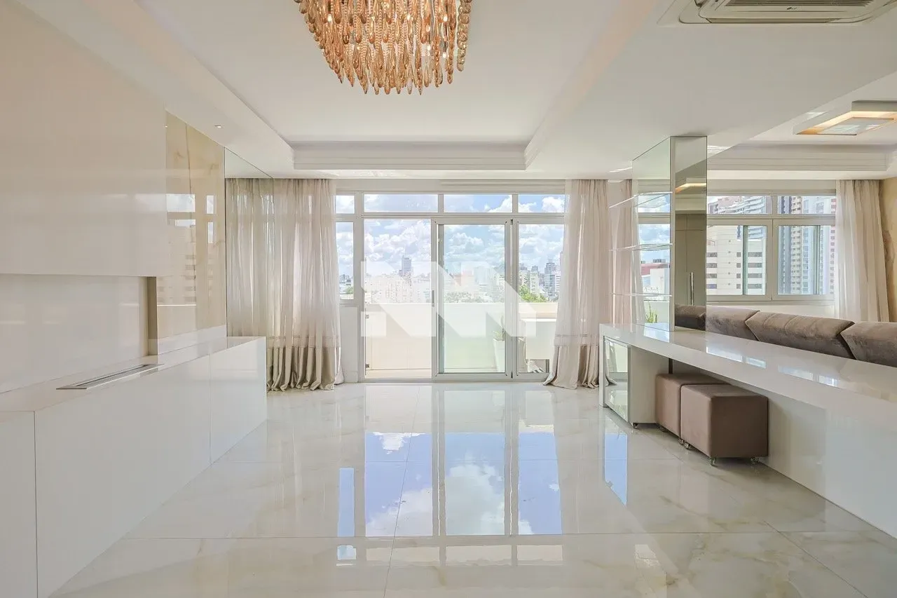 Rental apartment with 2 en-suite bedrooms and 192 m²