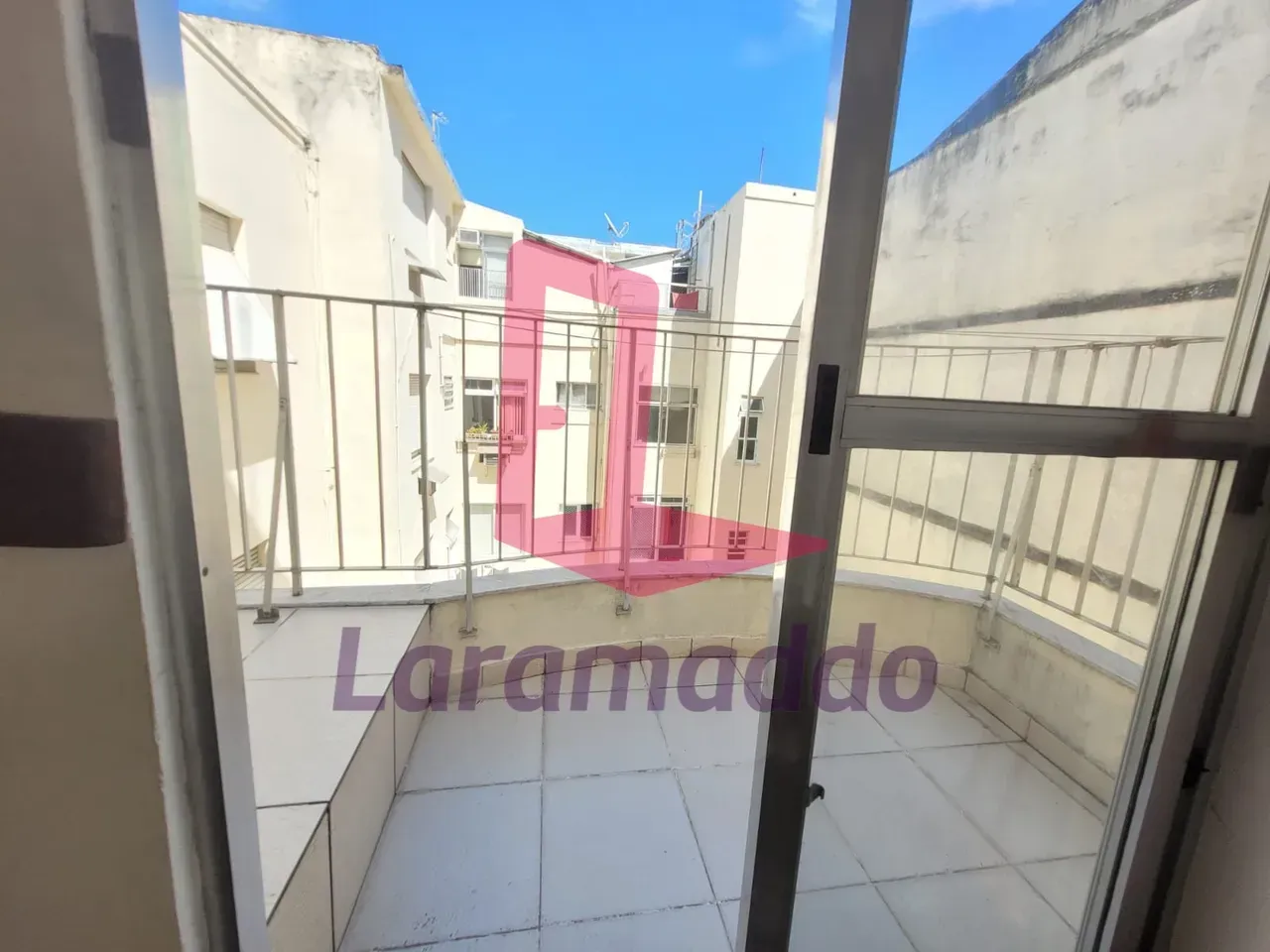 210 m² apartment with 5 bedrooms and 3 bathrooms — photo 36