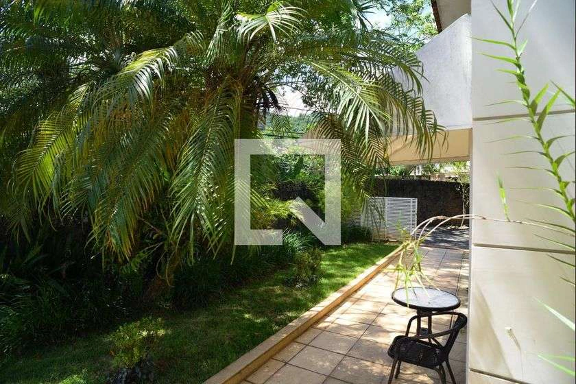House in a gated community with 5 bedrooms and mountain view — photo 20