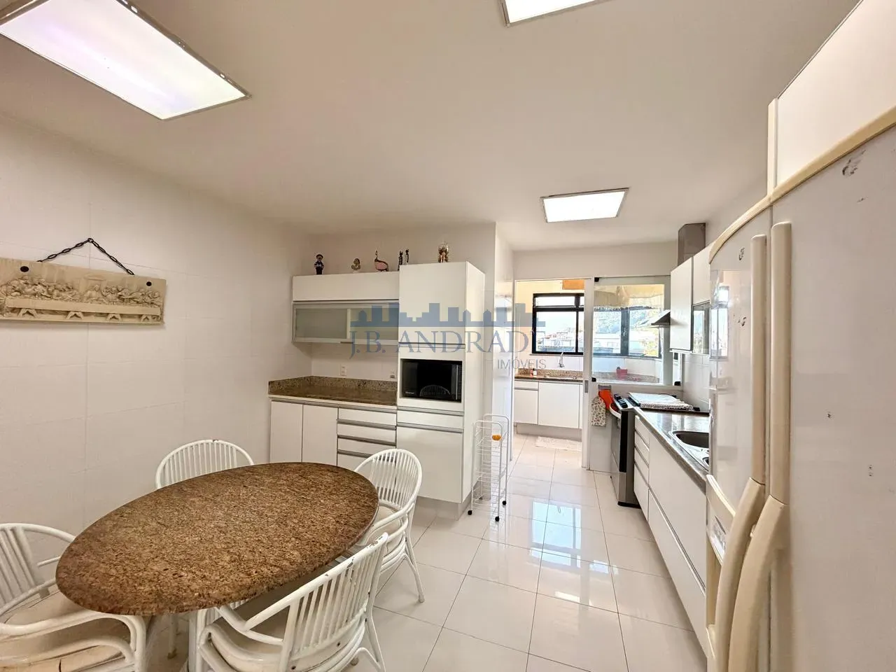 Apartamento mobiliado de 178 m² com 3 quartos e varanda — photo 4