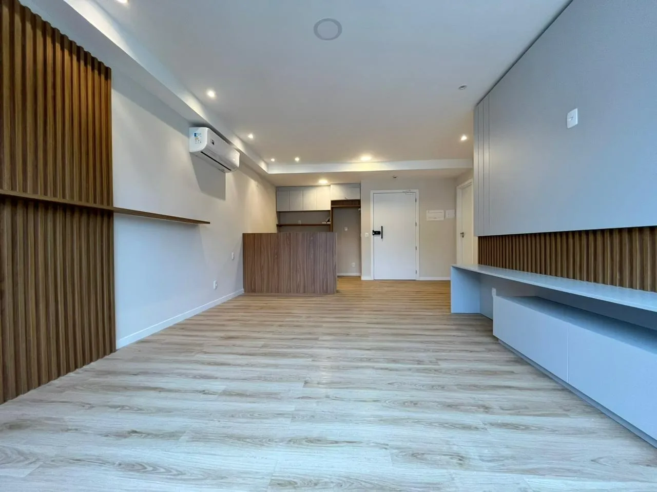 Apartamento de 1 quarto com cozinha aberta e 70 m²