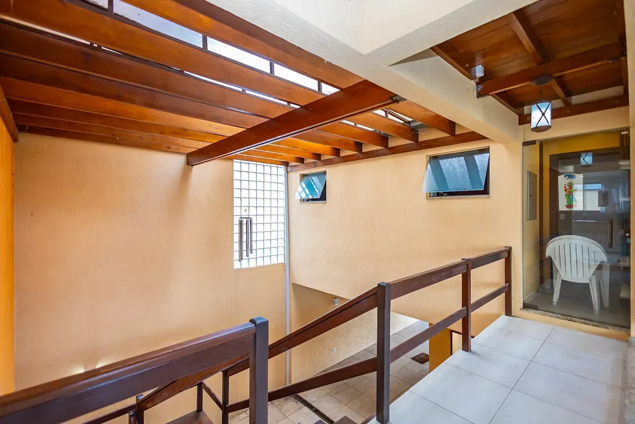 Furnished house with 5 bedrooms and 470 m² — photo 114