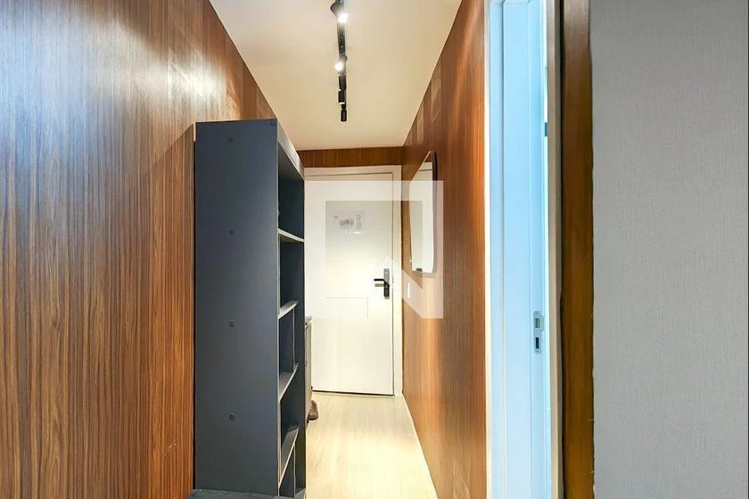 One-bedroom apartment in a building with a gym — photo 31