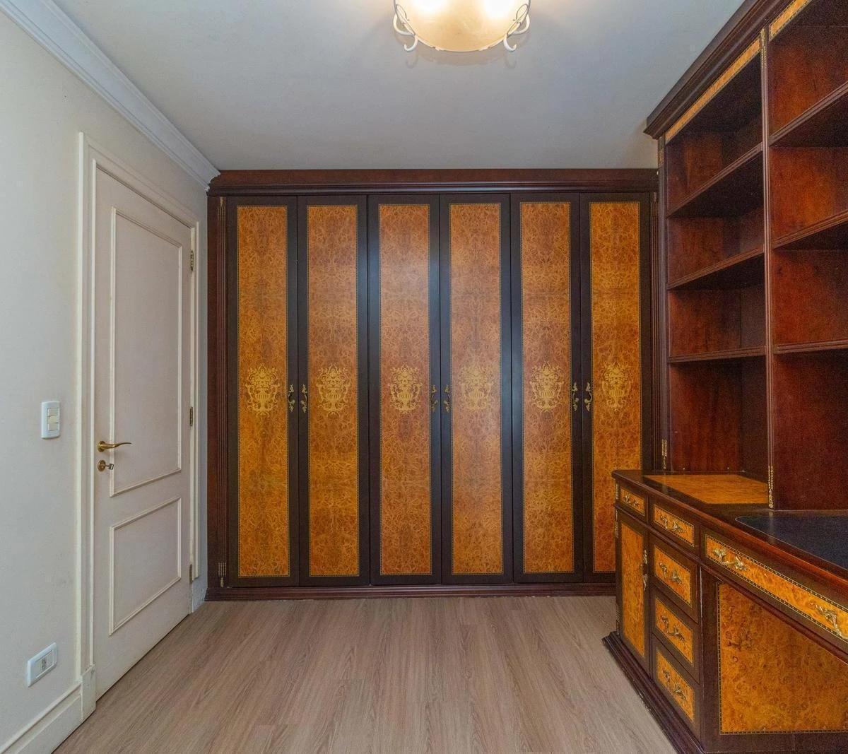 2-bedroom apartment with a bathtub in Curitiba — photo 20