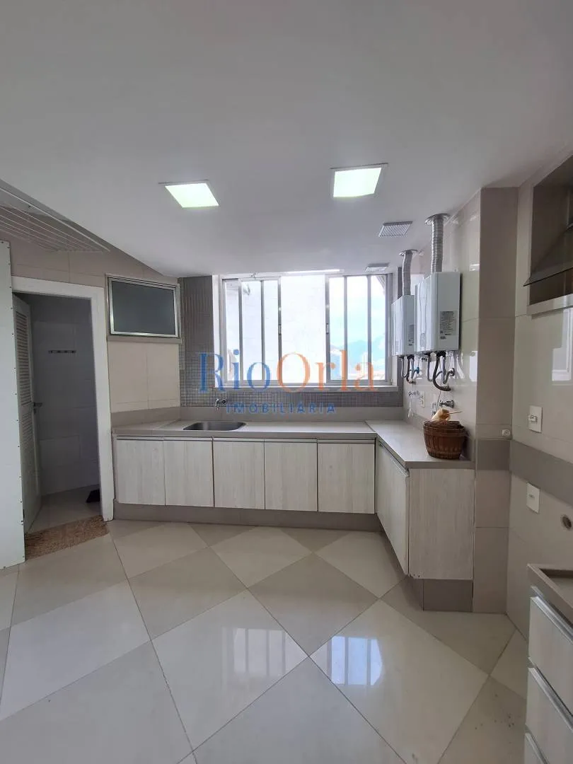 Unfurnished apartment with 4 bedrooms and 5 bathrooms — photo 62