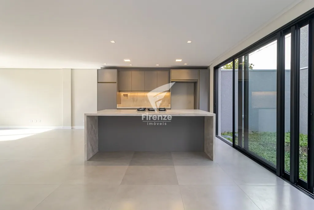 Furnished house with 4 bedrooms and 320 m² — photo 4
