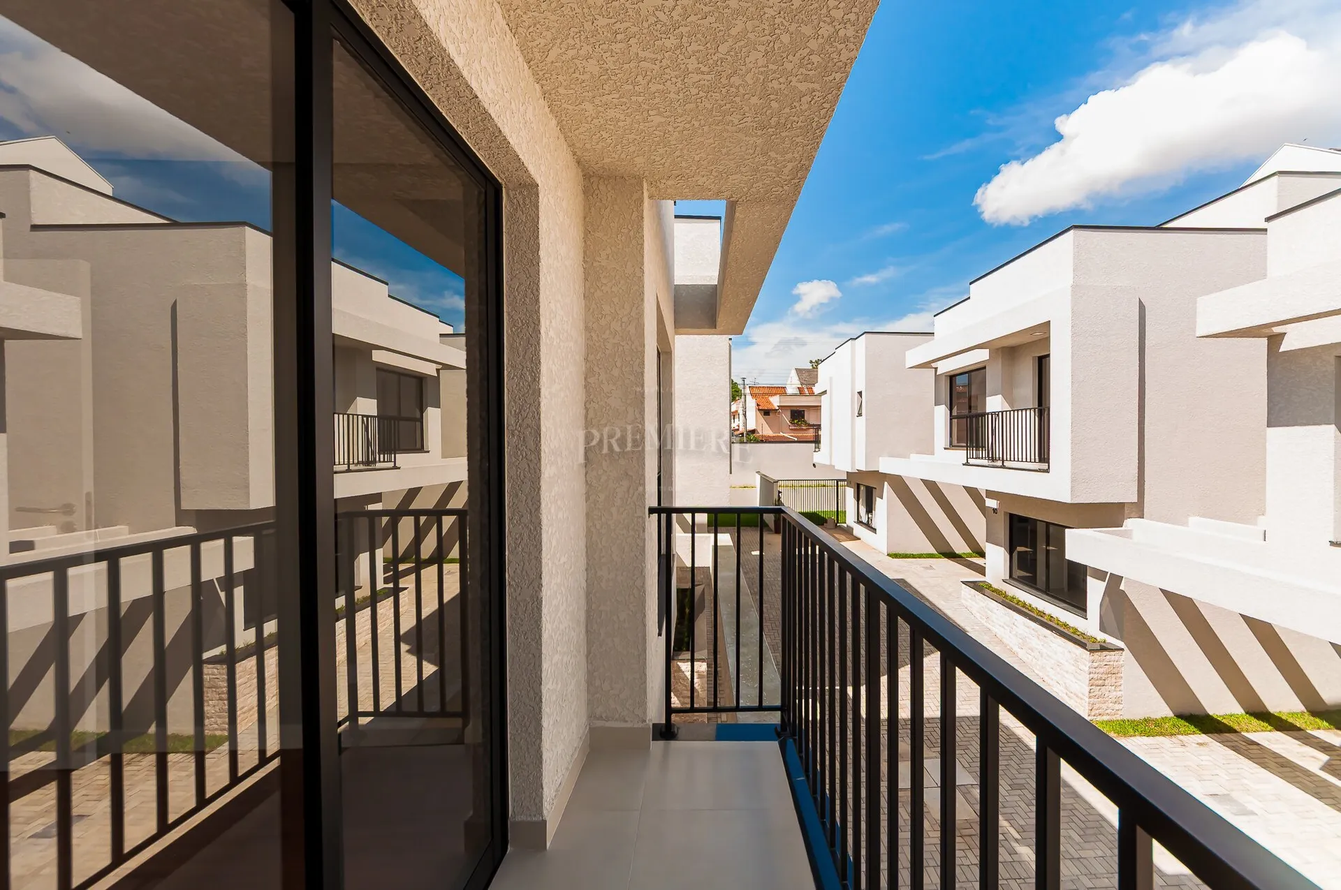 House, 97 m², with a glass-enclosed balcony — photo 10